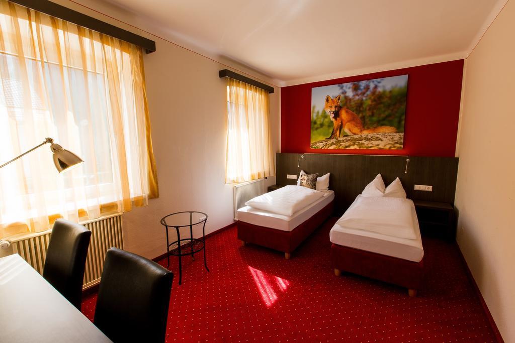 Wallner - Hotel & Wirt Arnoldstein Oda fotoğraf
